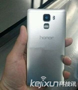 華為榮耀7真機(jī)諜照曝光 或采用指紋識別技術(shù)