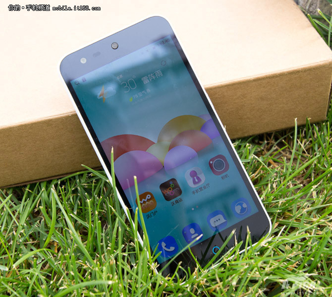 雙4G快拍分享 中興醉享手機(jī)現(xiàn)貨899元