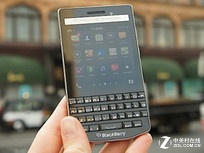 全鍵盤商務高端機 黑莓P9983報7913元