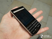 全鍵盤商務高端機 黑莓P9983報7913元