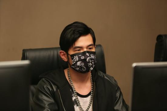 LOL周杰倫攜miss娃娃直播首秀 不負(fù)眾望怒拿三殺！