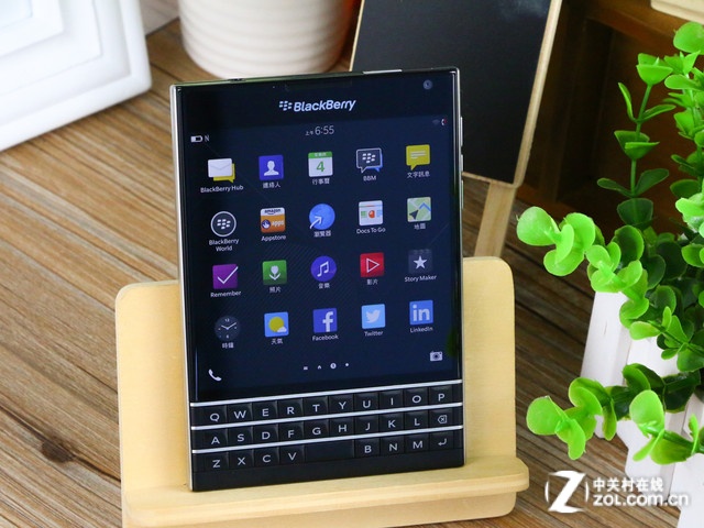 多彩配色黑莓機 黑莓Passport報低價