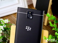 多彩配色黑莓機 黑莓Passport報低價