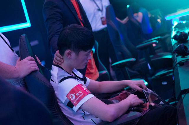 LOL分析OMG失敗的原因:教練和管理層必須背鍋!