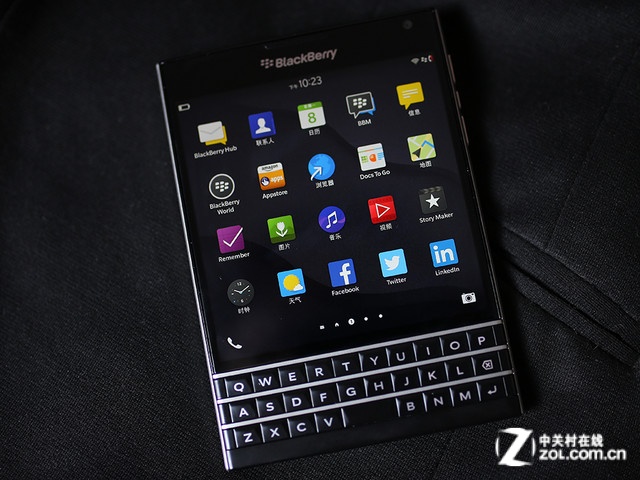 酷似護(hù)照的手機(jī) 港黑莓Passport迫近3K