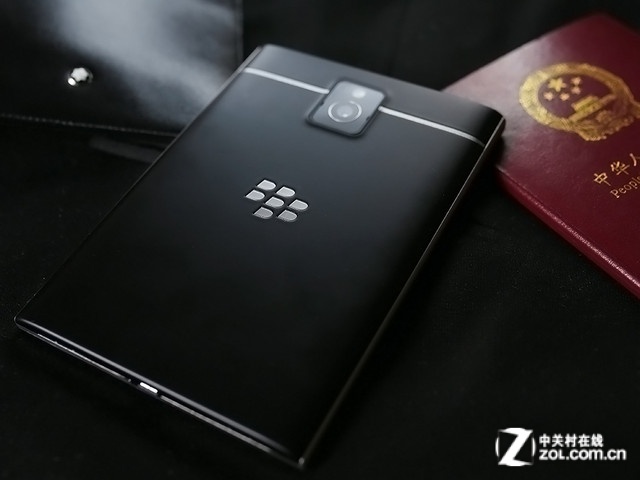 酷似護(hù)照的手機(jī) 港黑莓Passport迫近3K