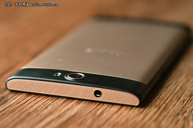 小巧精致自拍出眾 飛利浦S396僅售999元