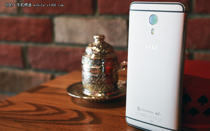 2K屏+全金屬機身設計 樂1Pro現貨2782元