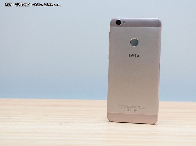 1099元指紋金屬手機(jī) 樂1s今日10點(diǎn)首銷