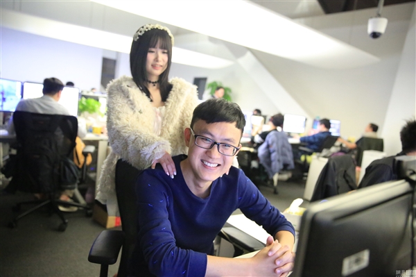 手游公司“雙11”福利:請美女為男程序員按摩