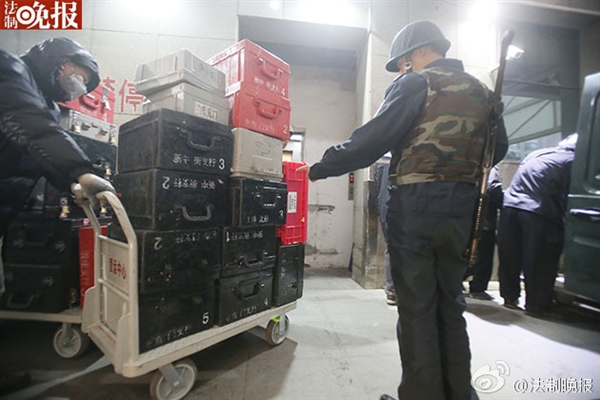 新版人民幣出庫實拍!43輛特種車排隊取運