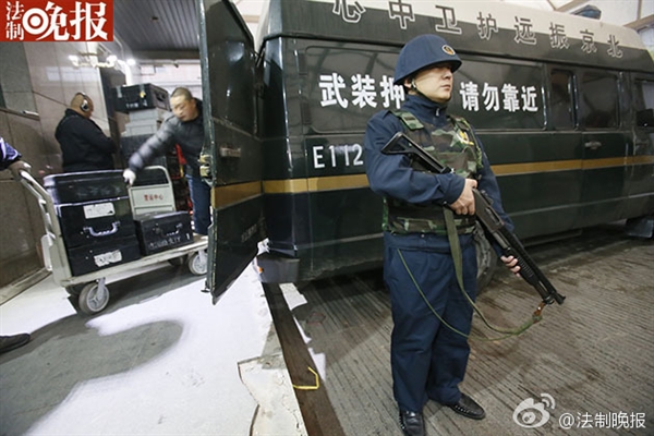 新版人民幣出庫實拍!43輛特種車排隊取運