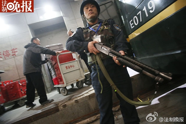 新版人民幣出庫實拍!43輛特種車排隊取運