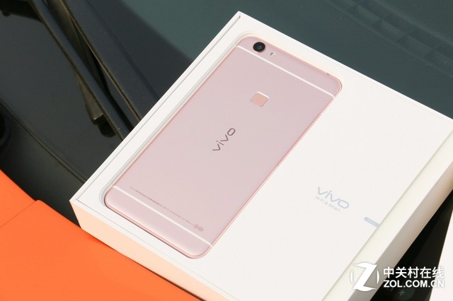 夠快!蘭博基尼載美女送vivo X6Plus