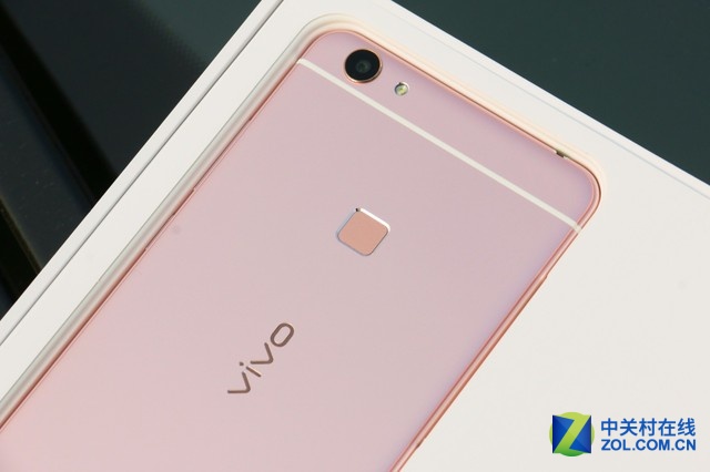夠快!蘭博基尼載美女送vivo X6Plus