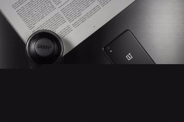 一加手機X暗夜黑版將于12月10日正式開售，在12月10日~17日期間，一加手機還有滿返活動，另外一加一代配件低至1折起；一加二代配件低至5折起。除此之外，每天上午10點還將舉行秒殺活動，2元即可贏取配件、禮包和周邊等。