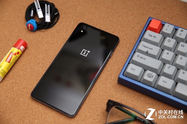 12.10開售 一加手機X暗夜黑版唯美圖賞