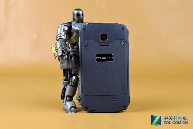 出門不拿充電寶 AGM MINI手機續航測試