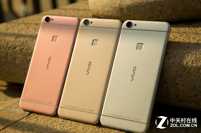 夠快才暢快vivo X6是為了解決用戶在使用智能手機的過程,最長遇到的“穩定、流暢(快)、續航、安全”等四個最大的痛點而研發的,以“暢快”為核心賣點。