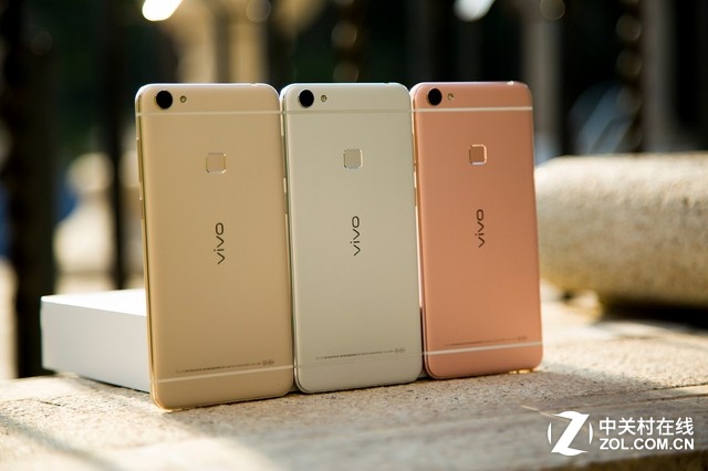 另外,夠快才暢快vivo X6同樣擁有PDAF相位對焦,對焦過程僅0.1秒,達到行業最快水平,并配備極速追焦、防拖影功能,讓夠快才暢快vivo X6的相機體驗同樣暢快無比。