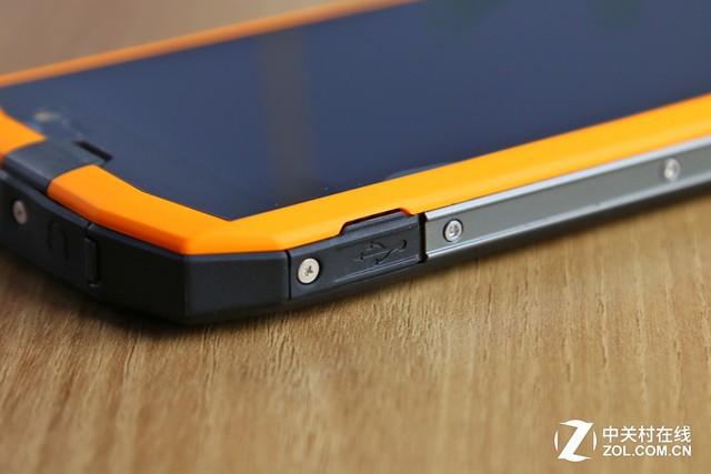 水土不“服” AGM A1三防旅行手機評測