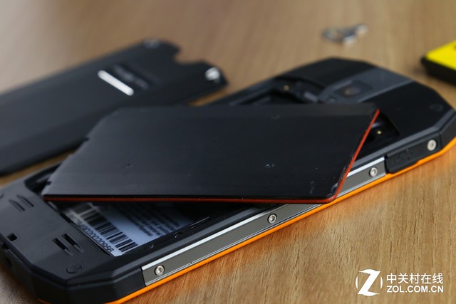 水土不“服” AGM A1三防旅行手機評測