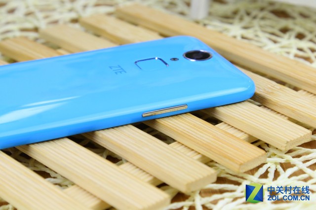 0.3秒黑屏快速解鎖 中興Blade A1全評測