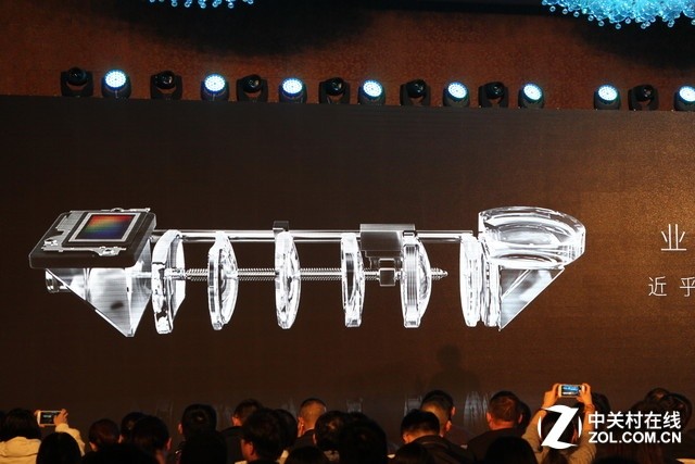 3倍光學(xué)變焦拍照神器 華碩鷹眼手機發(fā)布