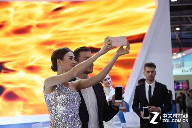 功能上，vivoX6&X6Plus的Slogan是“夠快才暢快”，因此兩款<a href=/mobile/ target=_blank class=infotextkey>手機</a>在用戶最關心的速度方面做了大量的創意和功能優化。