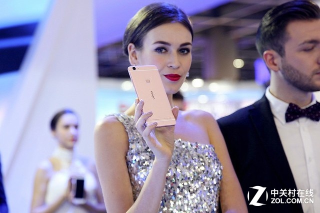 而玫瑰金版的vivo X6Plus更是首度與用戶見面，吸引了眾多目光。