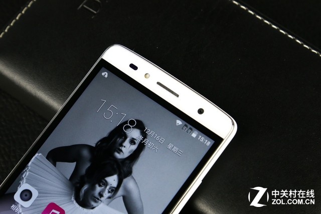 智能遙控“樂控2.0” TCL樂玩2C圖賞