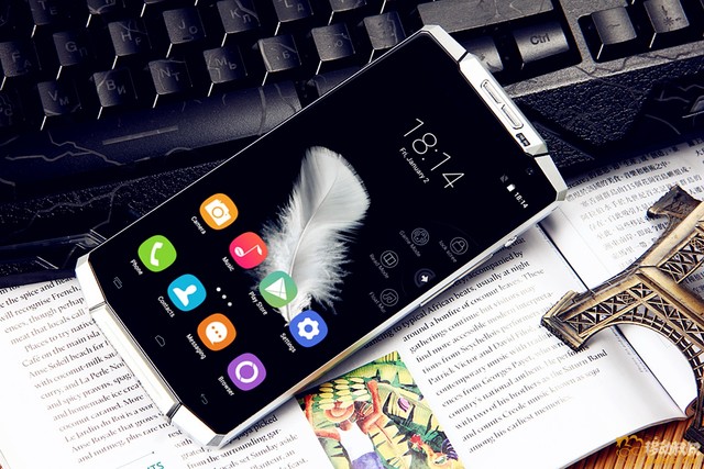 國(guó)產(chǎn)手機(jī)中的充電寶 竟配10000mAh電池