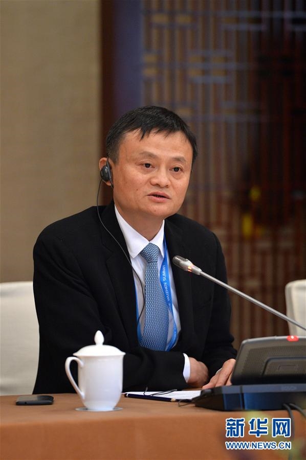 畫面太美！雷軍/馬云/李彥宏/馬化騰穿上西裝后