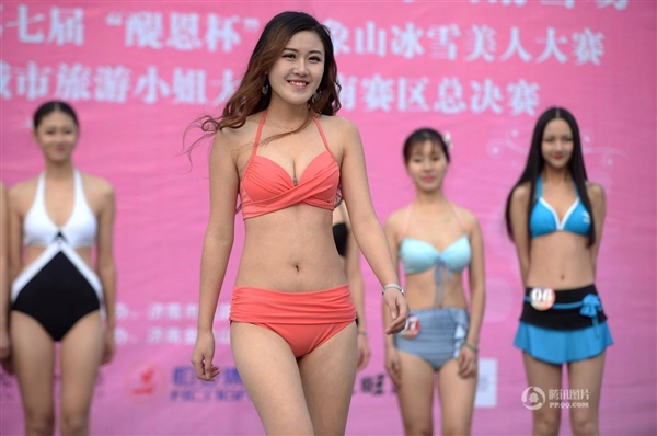 沒法直視！零下3度女大學生集體泳裝：只為1萬獎金