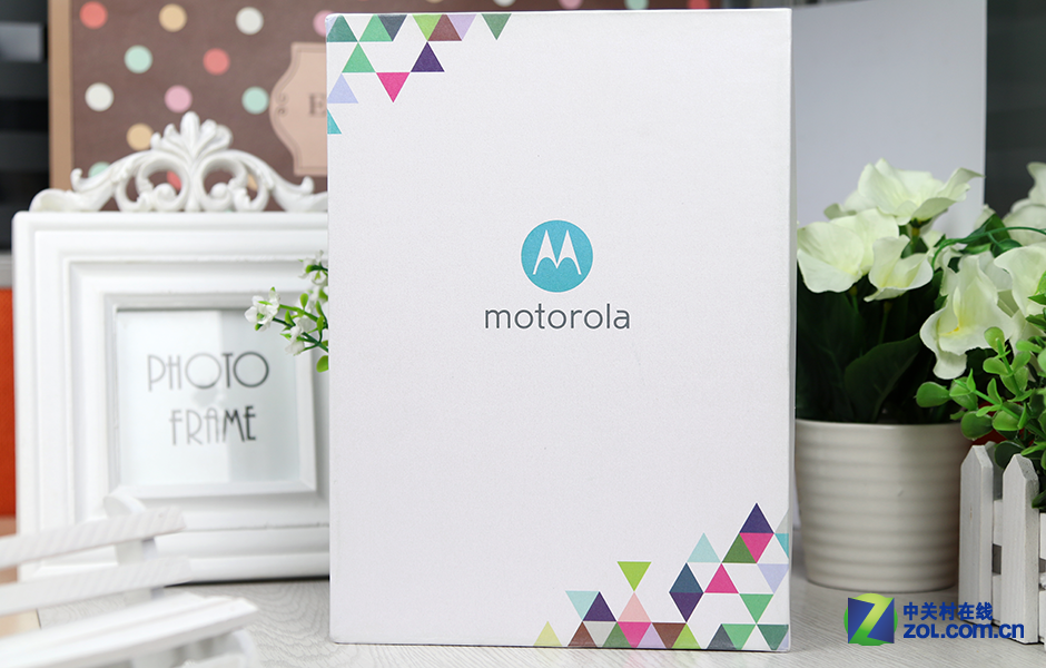 摩托羅拉被<a href=/tags/105-0.html target=_blank class=infotextkey>聯(lián)想</a>收購后,回歸中國市場幾乎是早已確定的。Moto于1月26日在國家會議中心舉辦新品發(fā)布會,正式回歸中國市場。
