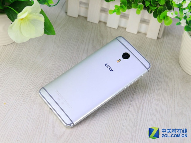 搭載驍龍810 樂視超級手機1 Pro僅2499 