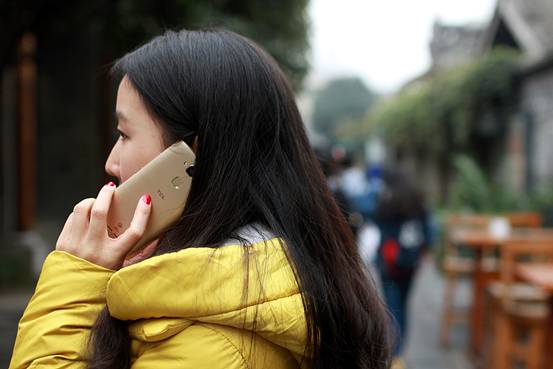 簡約不凡的設計,TCL樂玩2C金色版圖賞