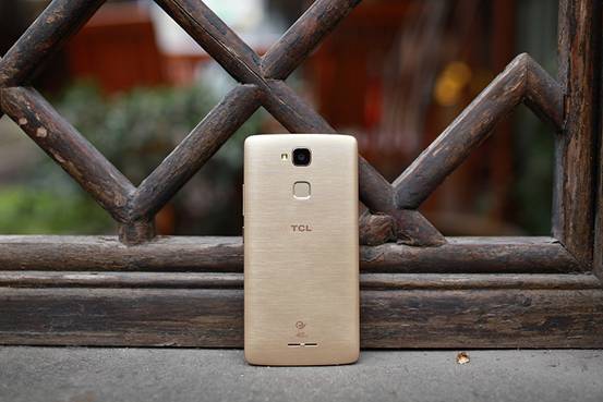 簡約不凡的設計,TCL樂玩2C金色版圖賞