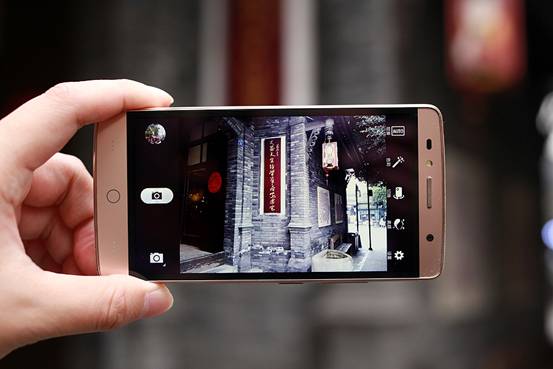 簡約不凡的設計,TCL樂玩2C金色版圖賞