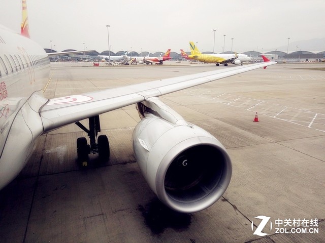 到越南峴港距離并不算遠，從香港起飛，兩小時就能到，值得注意的是越南和中國大約有一個小時的時差，不過并不影響。