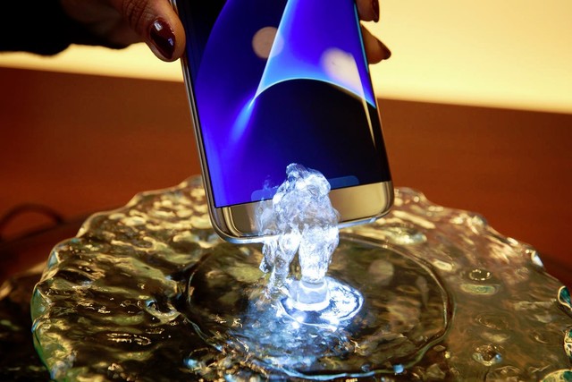 豐富曲面功能 三星Galaxy S7 Edge真機(jī)圖賞