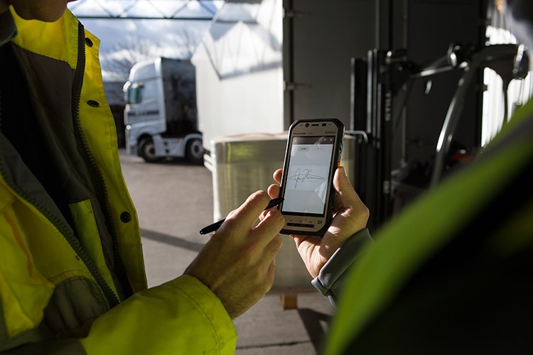 搭物聯網版Win10 松下FZ-F1手機展示