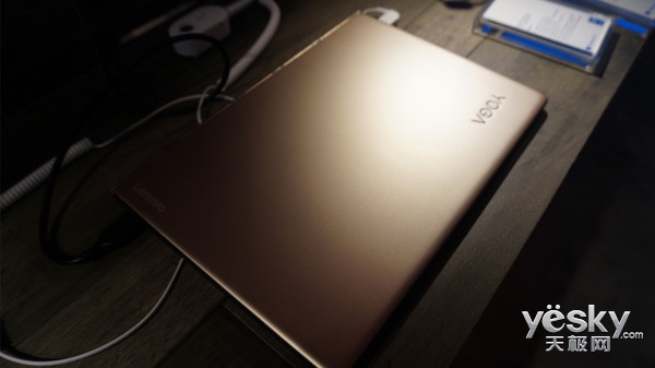 金光閃耀全球最輕薄 聯想YOGA 4S現場速評