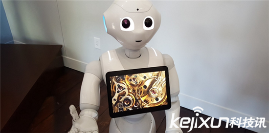 軟銀不僅投資了阿里巴巴:還開發(fā)了情感機器人Pebble