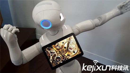 軟銀不僅投資了阿里巴巴:還開發(fā)了情感機器人Pebble