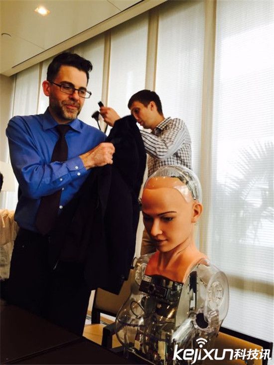 機(jī)器人宣誓要消滅人類:我們?cè)撊绾螒?yīng)對(duì)?