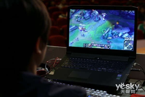 決戰(zhàn)紫禁雷神杯校園電競賽 八進四賽程