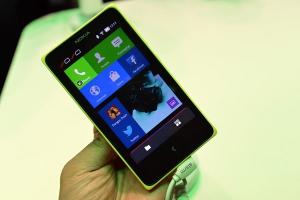 諾基亞手機為什么拼命倒閉也不用安卓系統?