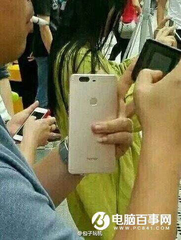 華為榮耀新旗艦V8今日發布:雙攝像頭