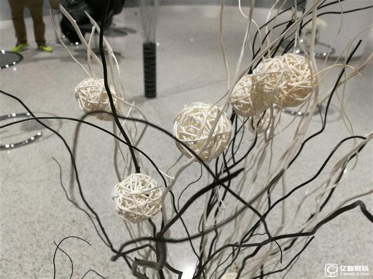 華為榮耀V8評測:極致科技集大成者 內斗華為P9?